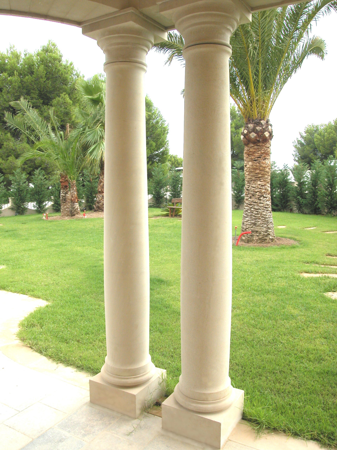 Colonne in ivory